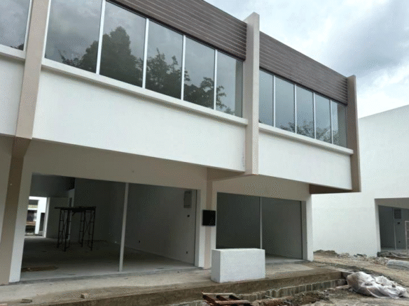 Villa Kesuma Single Story Shop for rent with High Ceiling.