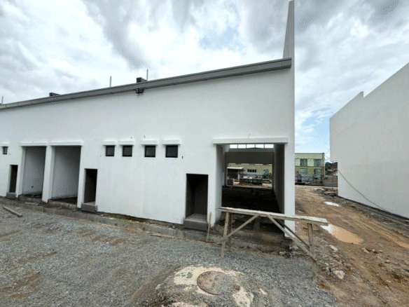 Villa Kesuma Single Story Shop for rent with High Ceiling.