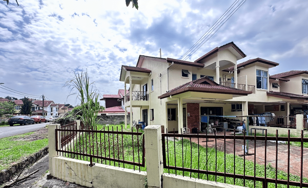 Puchong Corner Terrace House for Sale - Extra Land and Value