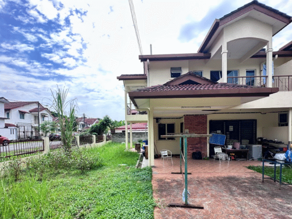 Puchong Corner Terrace House for Sale - Extra Land and Value