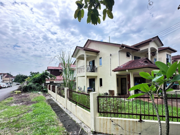 Puchong Corner Terrace House for Sale - Extra Land and Value