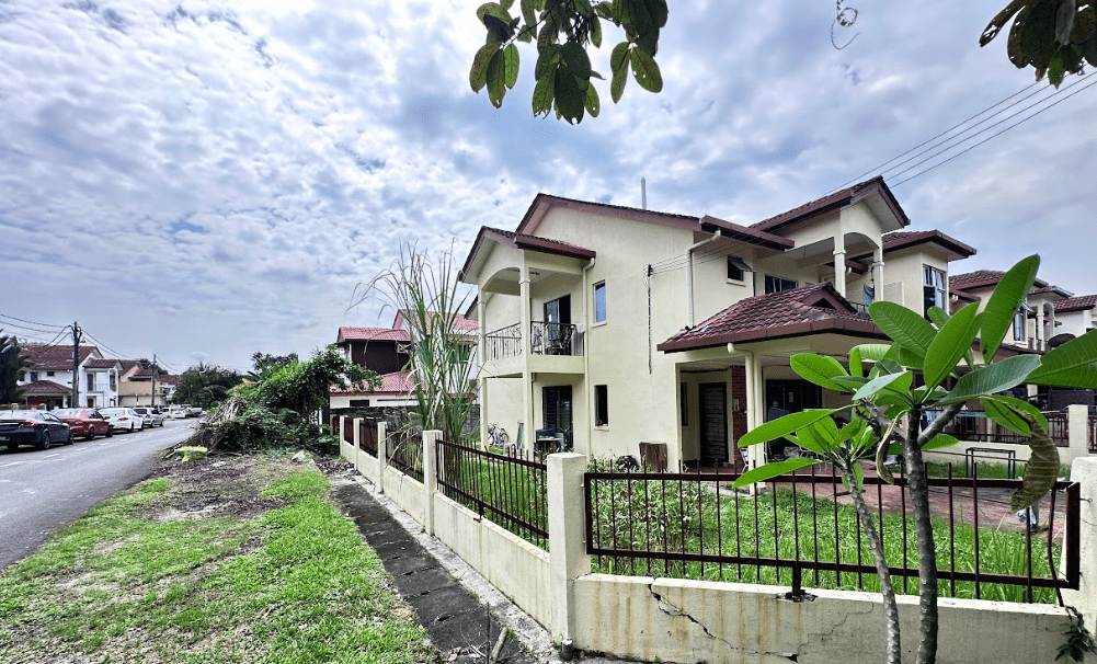 Puchong Corner Terrace House for Sale - Extra Land and Value