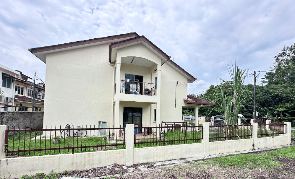 Puchong Corner Terrace House for Sale - Extra Land and Value